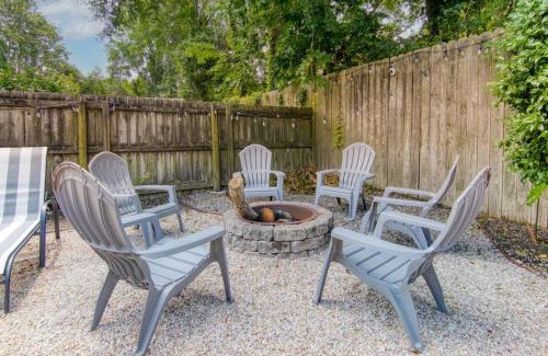 Mount Pleasant Casa | Renovated Charleston Oasis Mins to Dtwn and Beach