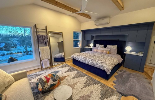 Flemington Otro | Renovated Charming Rustic Farmhouse, Modern + Stylish Retreat