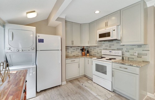 Lawton Woods Casa | Renovated coastal Sea Pines beach home with a private pool