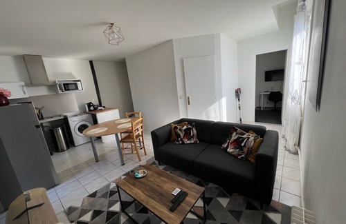 Bourg-en-Bresse Apartamento | Renovated Comfort Apartment
