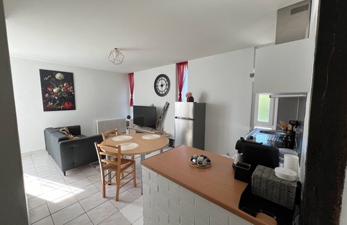 Bourg-en-Bresse Apartamento | Renovated Comfort Apartment