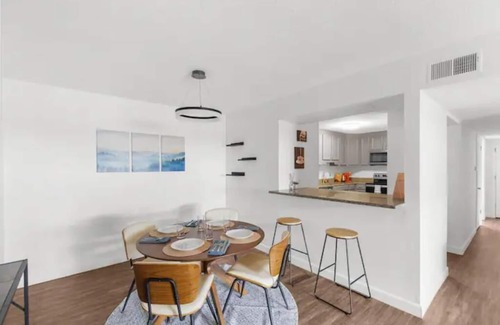 Vestavia Hills Condominio | Renovated condo near Samford with full kitchen,W/D, parking and super fast Wi-FI