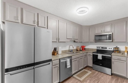Vestavia Hills Condominio | Renovated condo near Samford with full kitchen,W/D, parking and super fast Wi-FI