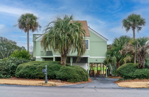 Sealoft Villas Casa | Renovated Cottage w/ Golf Views! Close to Beach, Neighborhood Pool! Amenity Cards Available!