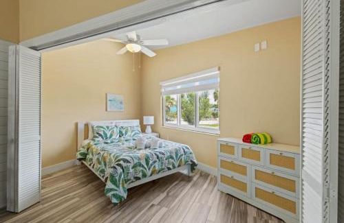 Sanibel Casa | Renovated Cottage at the Historic Palms Inn of Sanibel- Includes Pool and Bikes