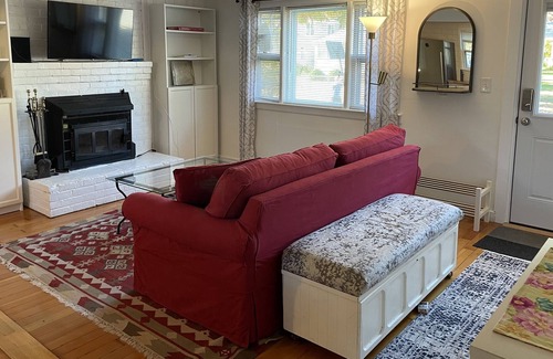 Wareham Cabaña | Renovated Cottage in Classic Beach Community