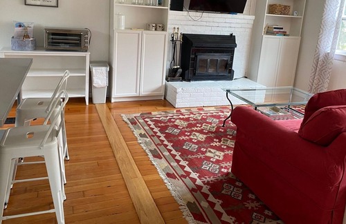 Wareham Cabaña | Renovated Cottage in Classic Beach Community