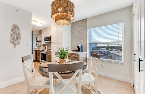 Seawinds Condo Condominio | Renovated direct oceanfront corner condo with a large balcony, heated pool, and garage