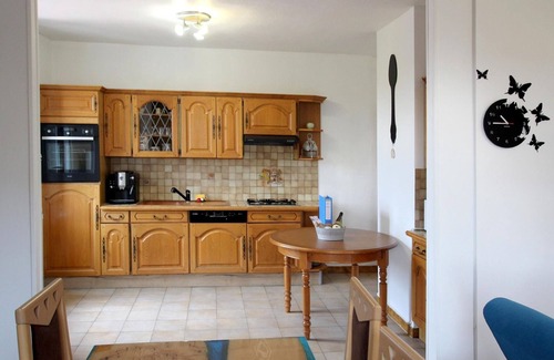 Luxeuil-les-Bains Apartamento | Apartamento renovado para familias, cerca del centro y con jardín en Luxeuil-les-Bains
