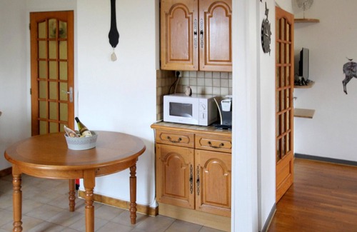 Luxeuil-les-Bains Apartamento | Apartamento renovado para familias, cerca del centro y con jardín en Luxeuil-les-Bains