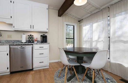 Lithia Springs Casa | Renovated Farmhouse Near Six Flags