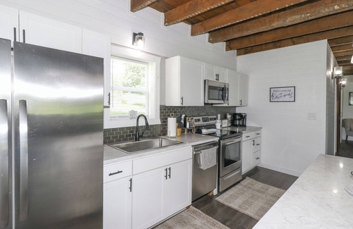 Lexington Casa | Renovated Farmhouse by Mid Ohio Race Track, Snow Trails, access to Amphitheater!