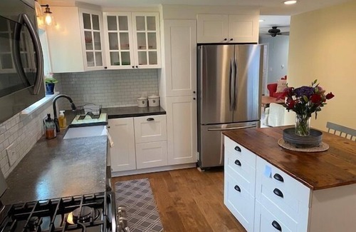 Kennebunk Casa | Renovated farmhouse featuring two connected rental units with an interior access door. Large Yard