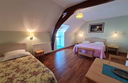 Cravant Cama Y Desayuno | Casa rural reformada y tranquila - 4 habitaciones con desayuno