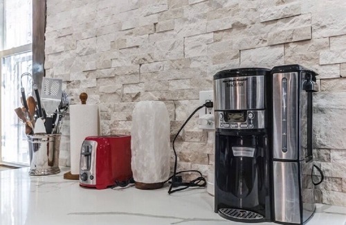 Ocean Hill Apartamento | Renovated flat with x-large bedrooms, washer-dryer, central air, keyless entry