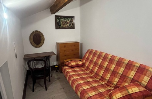 Saint-Martin-du-Mont Casa | Renovated house 7 minutes from the A40 motorway and 6 hiking trails.