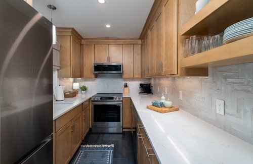 Tarpon Pond Cabaña | Renovated from the Studs up! 3 Bedroom, 2 Bath! Amenity Cards!