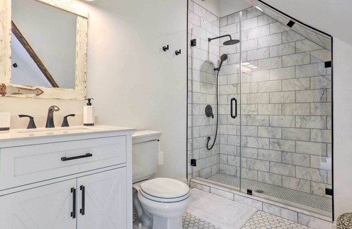 Glen Ridge Cabaña | Renovated Glen Ridge Studio - WFH Friendly!
