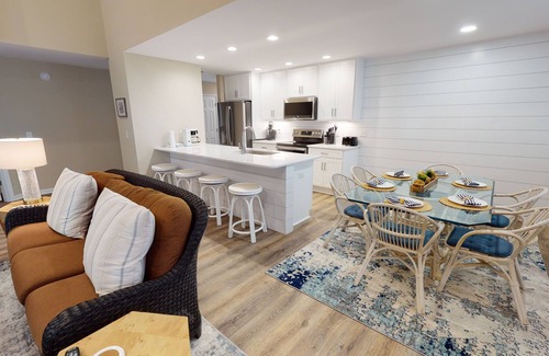 Sea Trail Villa | Hermoso condominio con una vista de # 8 Maples Greens, acceso completo a piscinas cubiertas / al aire libre.