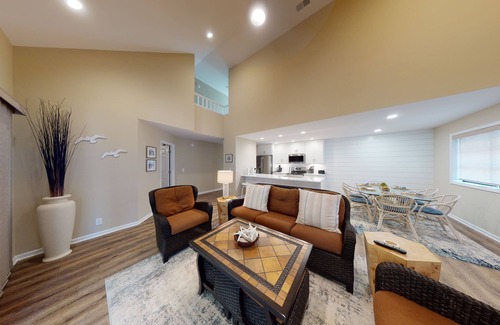 Sea Trail Villa | Hermoso condominio con una vista de # 8 Maples Greens, acceso completo a piscinas cubiertas / al aire libre.