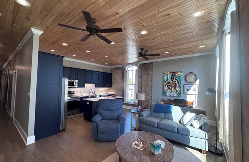 Hopkinsville Apartamento | Renovated historic apartment in Hopkinsville near trails, shops, and dining.
