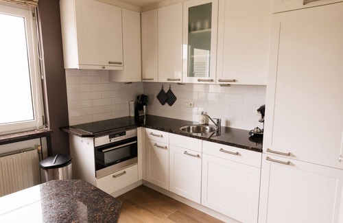Makkum Casa | Casa de vacaciones renovada con su propio embarcadero, sauna, internet.