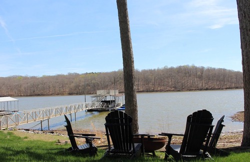 Murray Casa | Renovated home+cottage on KY Lake retreat~kayaks, fire pit, dock, hot tub