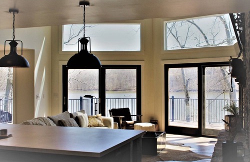 Murray Casa | Renovated home+cottage on KY Lake retreat~kayaks, fire pit, dock, hot tub