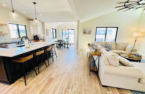 Sandpiper Village Casa | RENOVATED HOME ON THE OCEAN BLOCK!
