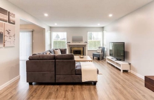 Guildford Casa | Renovated House in Quiet Fleetwood Neighbourhood