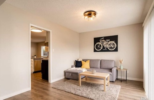Guildford Casa | Renovated House in Quiet Fleetwood Neighbourhood