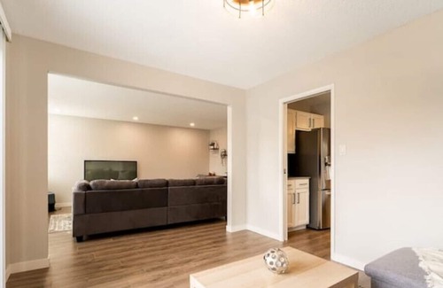 Guildford Casa | Renovated House in Quiet Fleetwood Neighbourhood