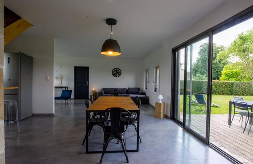 Lavalade Cabaña | Casa renovada con aire acondicionado, terraza y parking en Capdrot