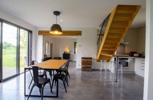 Lavalade Cabaña | Casa renovada con aire acondicionado, terraza y parking en Capdrot