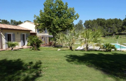 Cabries Casa | Casa reformada con piscina.