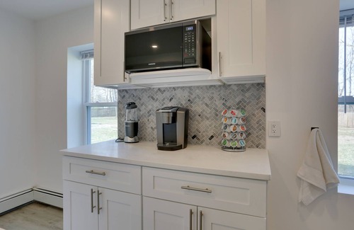 Mohegan Lake Apartamento | Renovated Hudson Valley Apartment w/ Fire Pit!