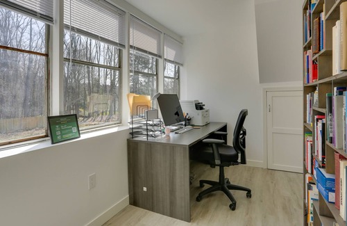 Mohegan Lake Apartamento | Renovated Hudson Valley Apartment w/ Fire Pit!