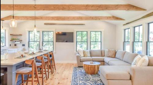 Harwich Center Casa | Renovated kitchen less than 2 miles to Beach!