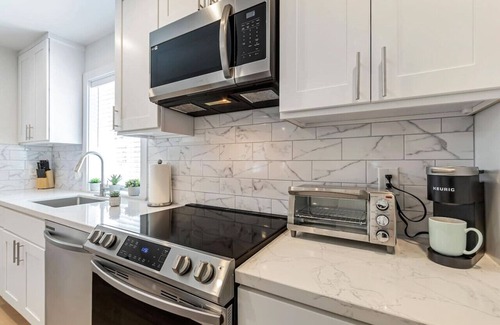 Northside Casa | Renovated l Near SJSU l Downtown SJ l Modern