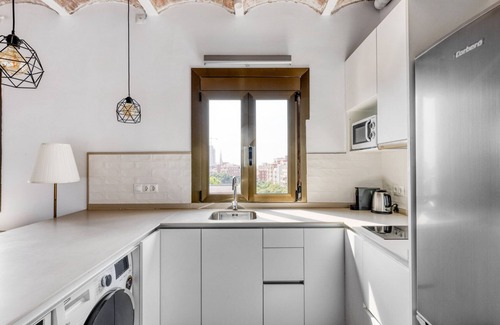 El Baix Guinardo Apartamento | Renovated La Dreta de L'Eixample 2BR, by Blueground