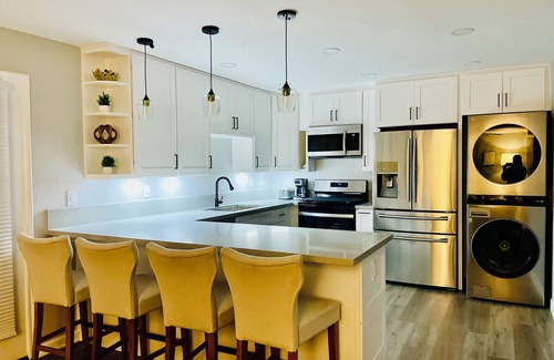 La Mesa Apartamento | Renovated Loft style apartment with full kitchen, and washer/dryer!