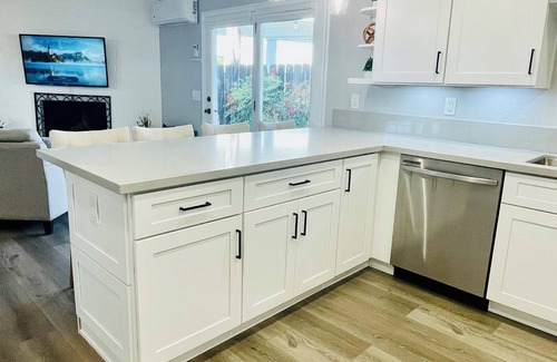 La Mesa Apartamento | Renovated Loft style apartment with full kitchen, and washer/dryer!