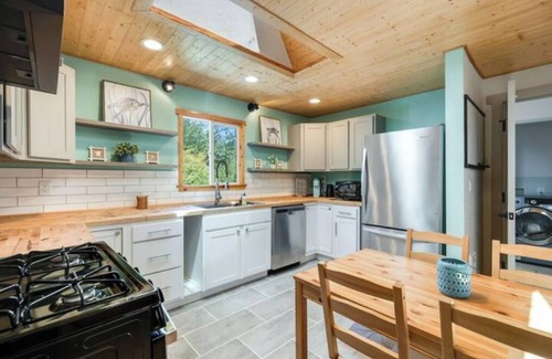 Southeast Magnolia Casa | Renovated Magnolia 5 BR Home w/ Outdoor Space