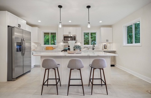 North Decatur Casa | Renovated, modern 4/3 with parking & chefs' kitchen