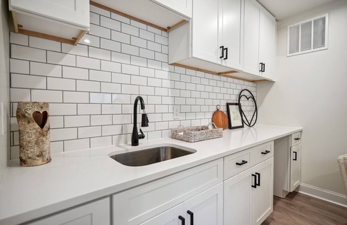 North Decatur Casa | Renovated, modern 4/3 with parking & chefs' kitchen