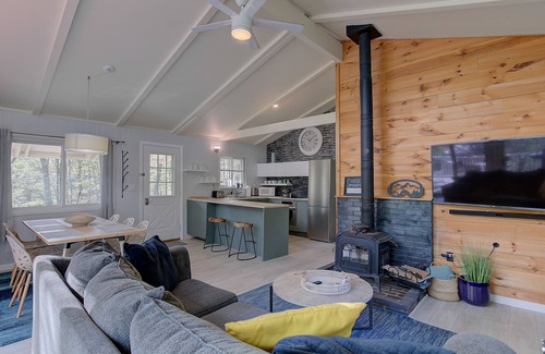 Eidelweiss Village Chalet De Esquí | Renovated Modern Chalet - Swim, Hike, Bike, Fish, Ski, Skate, Shop, Dine, Relax!