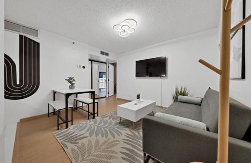 Downtown Honolulu Apartamento | Renovated & Modern! Parking+WifI+Pool!