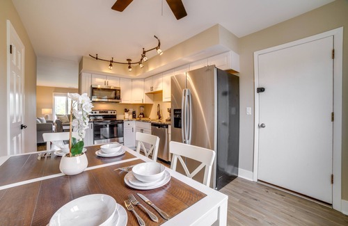 Munster Condominio | Renovated Munster Condo - 15 Mi to Lake Michigan!