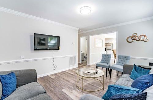 North Raleigh Casa | Renovated N Raleigh home with firepit wifi & king bed