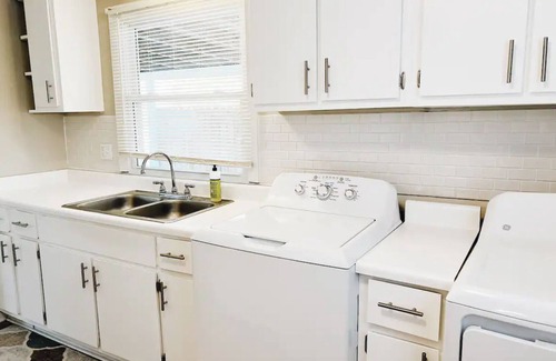 Riverside Casa | Renovated! Near UD, WPAFB, Kettering & Oregon District